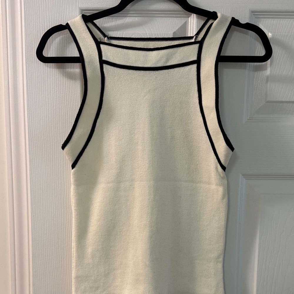 Elegant white tank with black piping